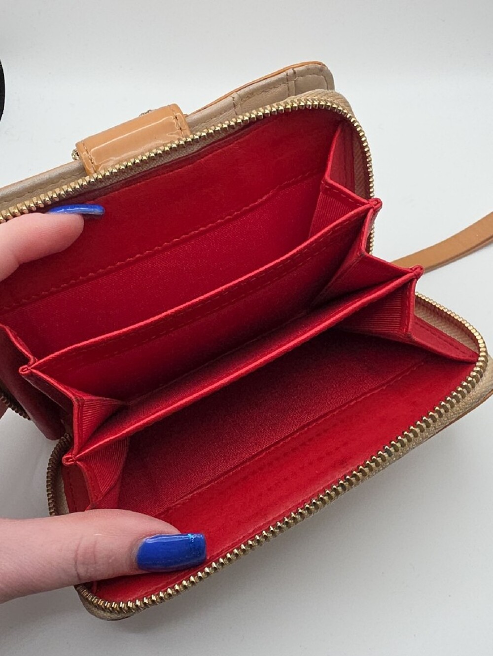 Christian Louboutin Tan Patent Bow Studded Compact Wallet (VERY GOOD)✨️ - Picture 11 of 15